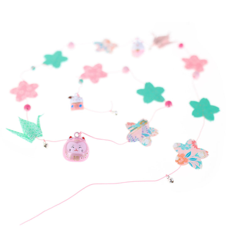 photo packshot de la guirlande montée du kit guirlande porte-bonheur rose clair et moyen, vert menthe « roudoudou » adeline klam