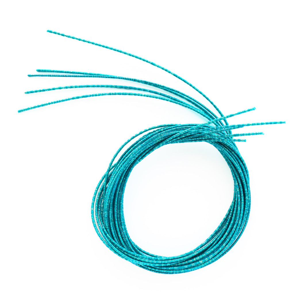 photo packshot du lot de 5 tiges souples en papier mizuhiki bleu turquoise irisé