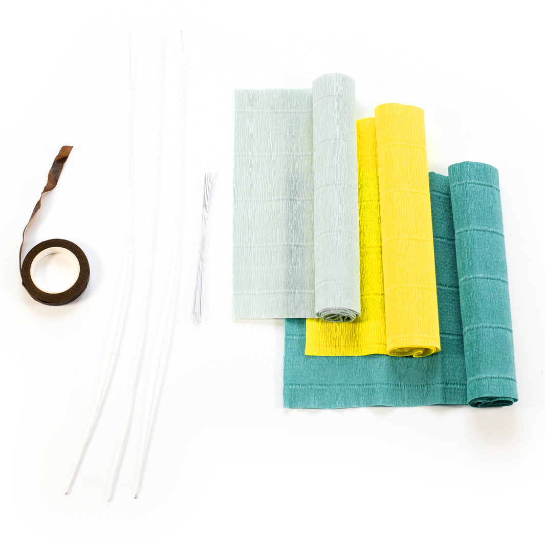 photo packshot du matériel du kit 3 branchages de feuilles d'érable en crépon dans les tons jaune acidulé, bleu gris et bleu canard « acidulé » adeline klam