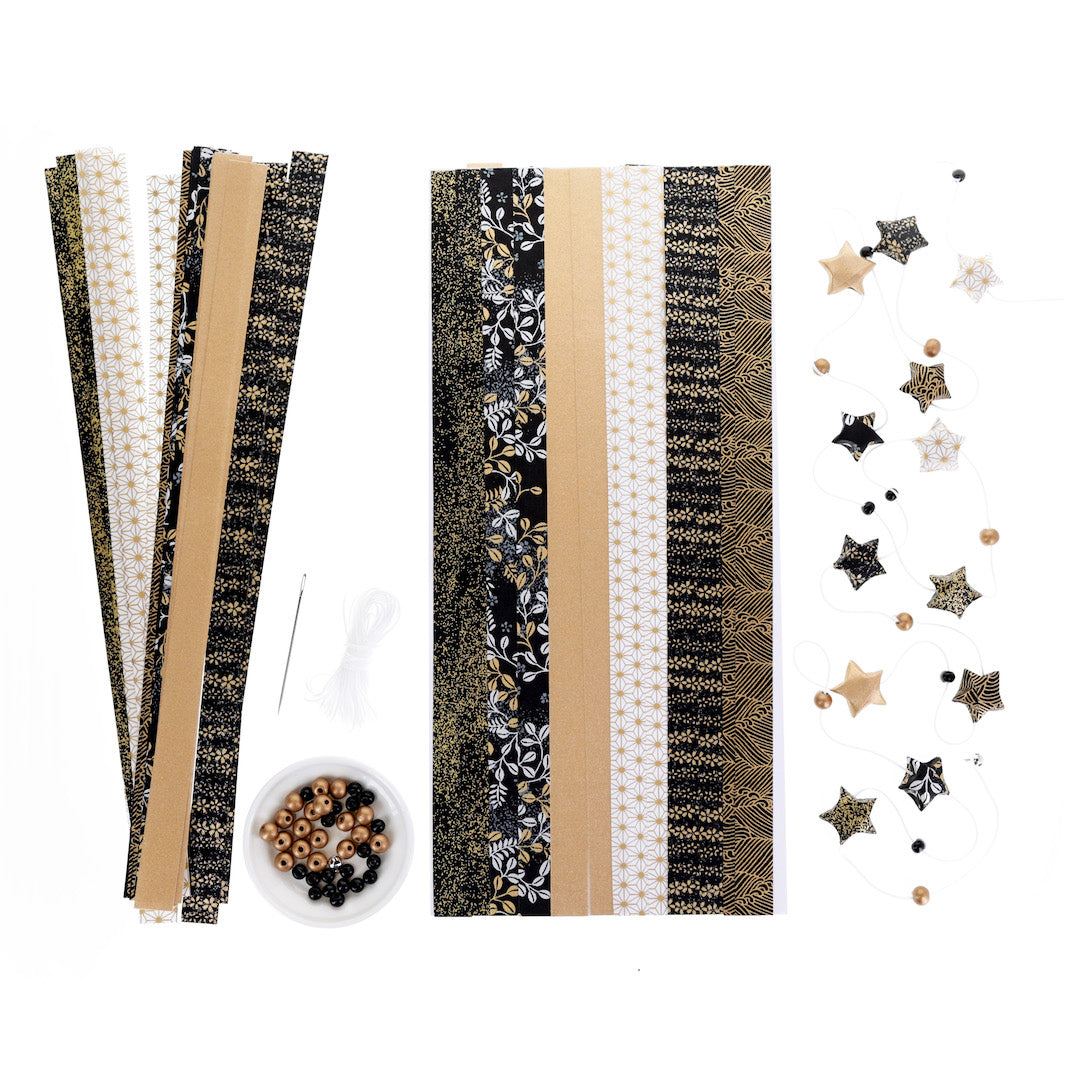 photo packshot du matériel du kit guirlande d'étoiles « gatsby » dans les tons noirs, blancs et dorés adeline klam