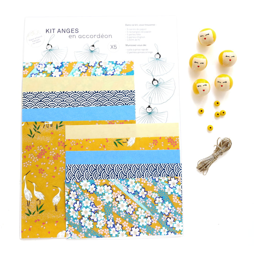 photo packshot du packaging du kit anges accordéon dans les tons jaune pâle, jaune moutarde, bleu pervenche, bleu marine et turquoise « horizon » adeline klam