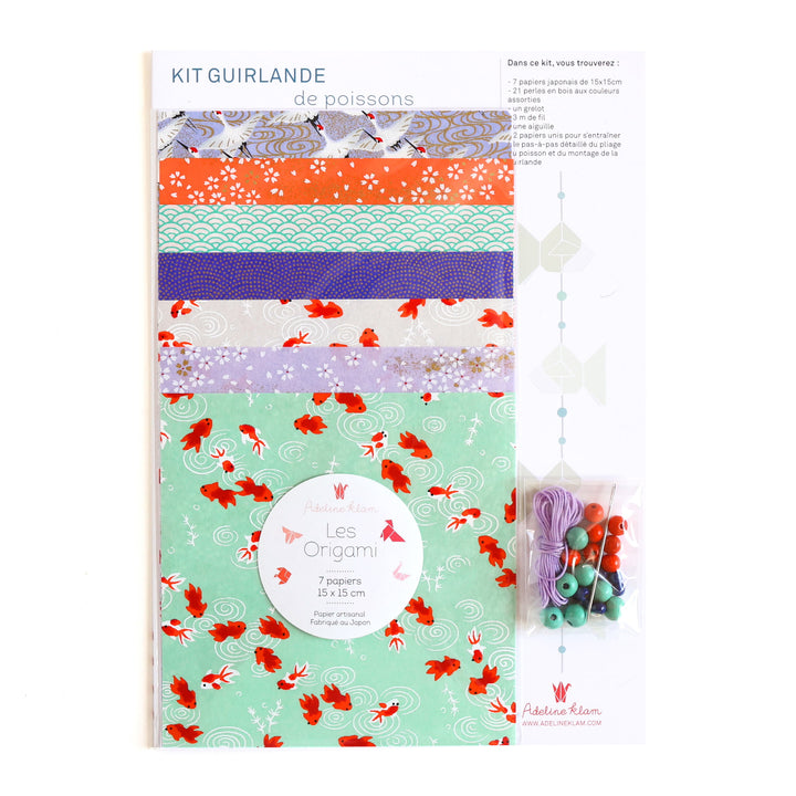 photo packshot du packaging du kit guirlande de poissons dans les tons vert d'eau, rouge orange, blanc crème et violet mauve « fluorite » adeline klam