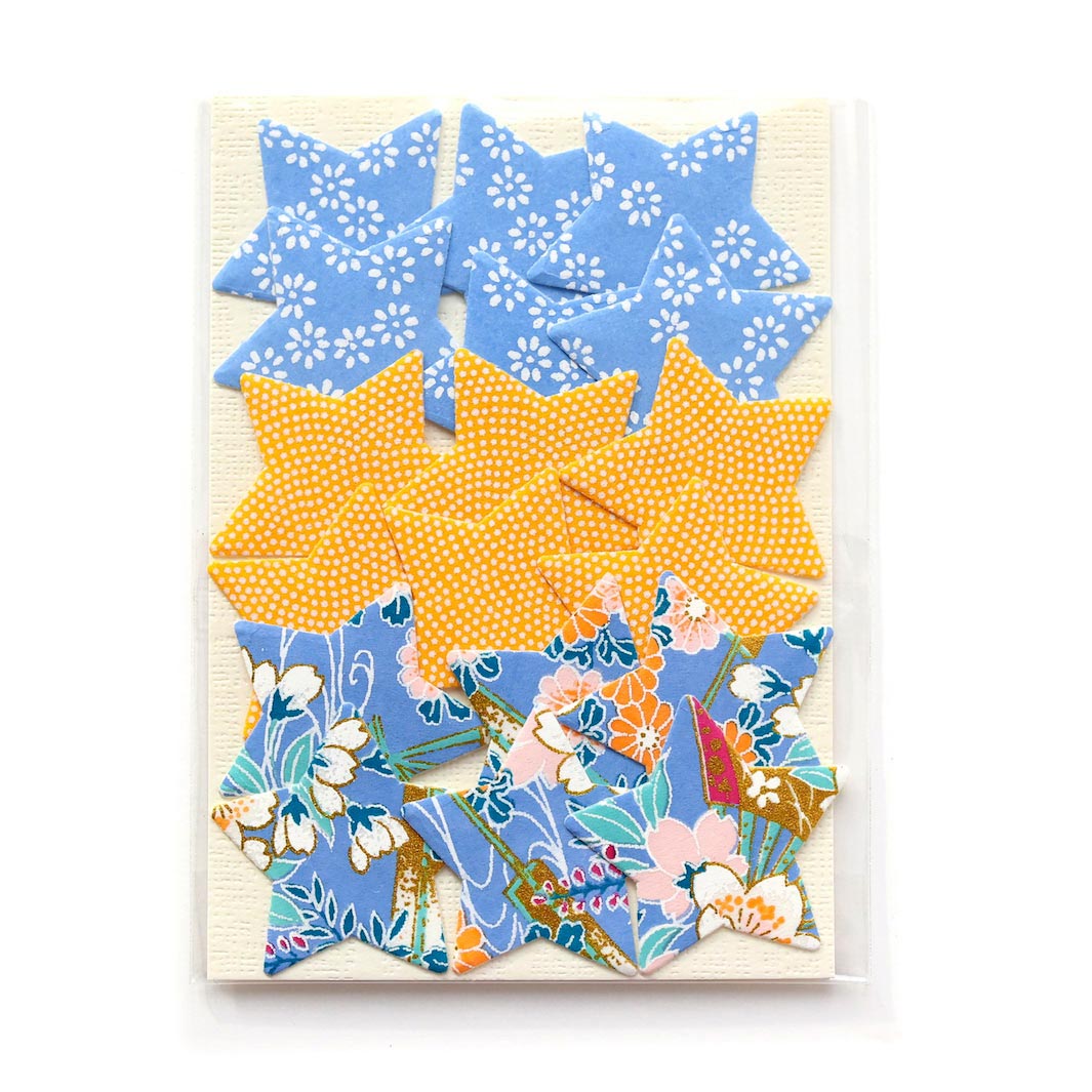 photo packshot du packaging lot de 18 stickers étoile en papier japonais adeline klam dans les tons bleu pervenche et jaune safran « comète »