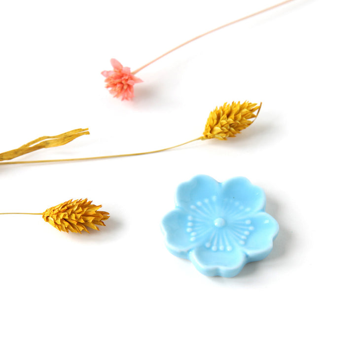 photo packshot du porte-baguettes en forme de sakura de couleur bleu ciel