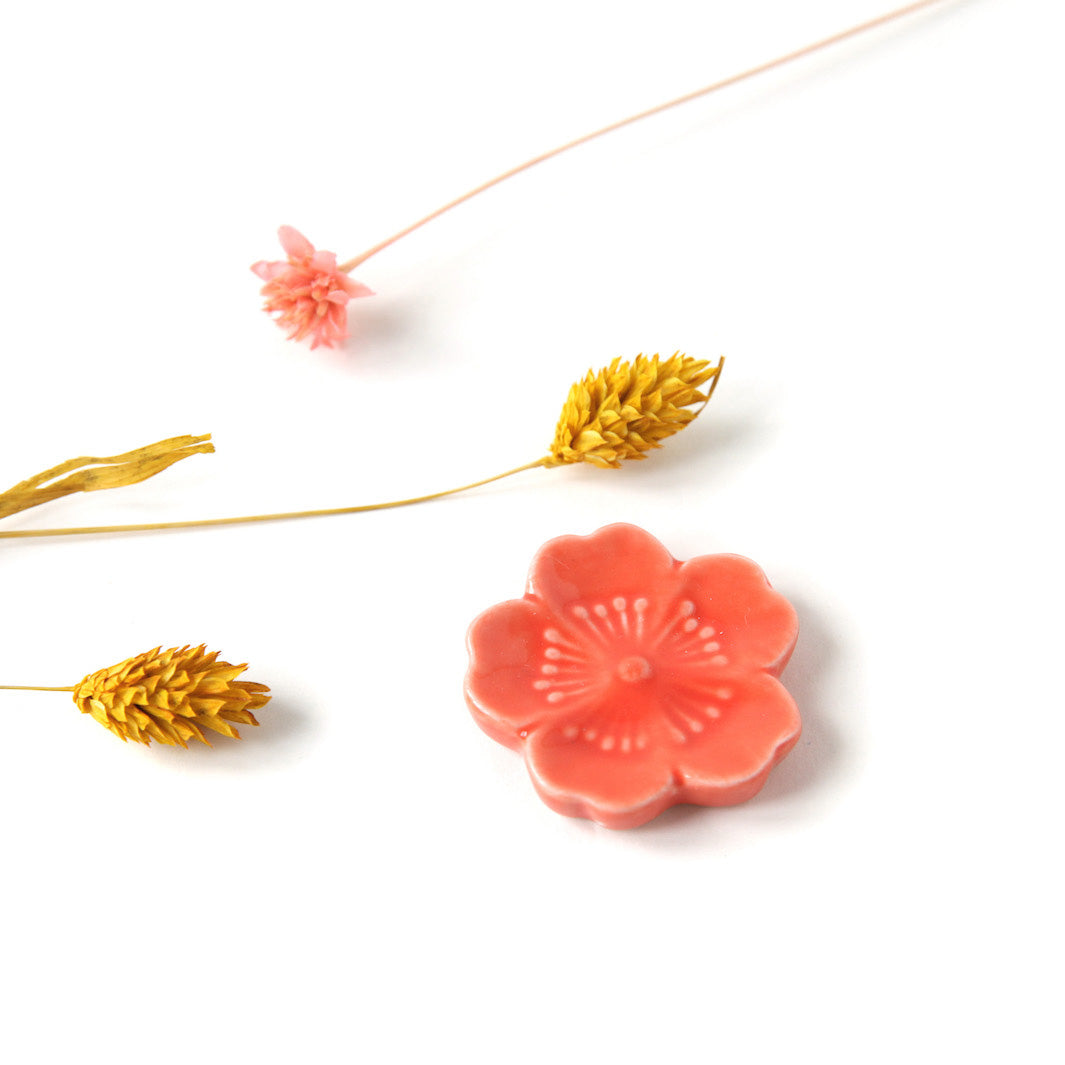 photo packshot du porte-baguettes en forme de sakura de couleur orange