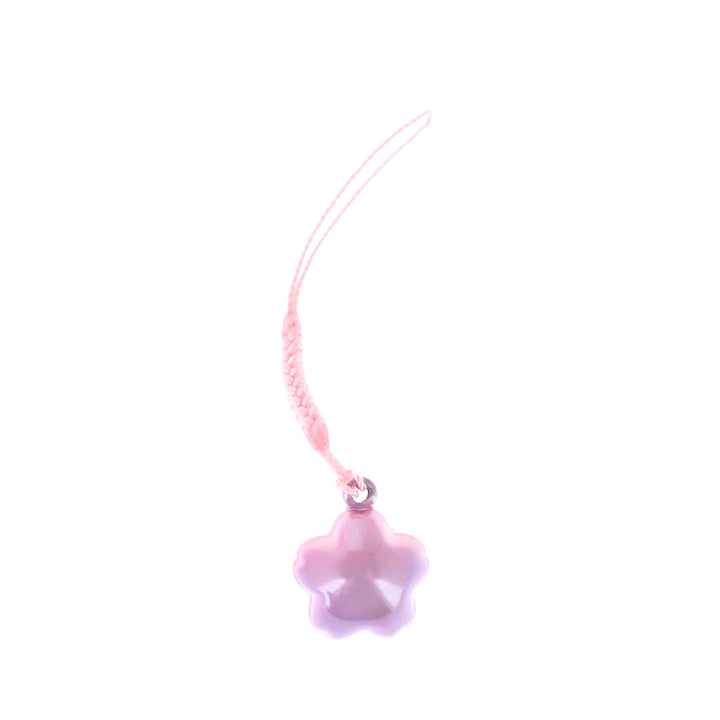 photo packshot d'un porte-clefs en forme de fleur de cerisier de couleur violet et rose nacré