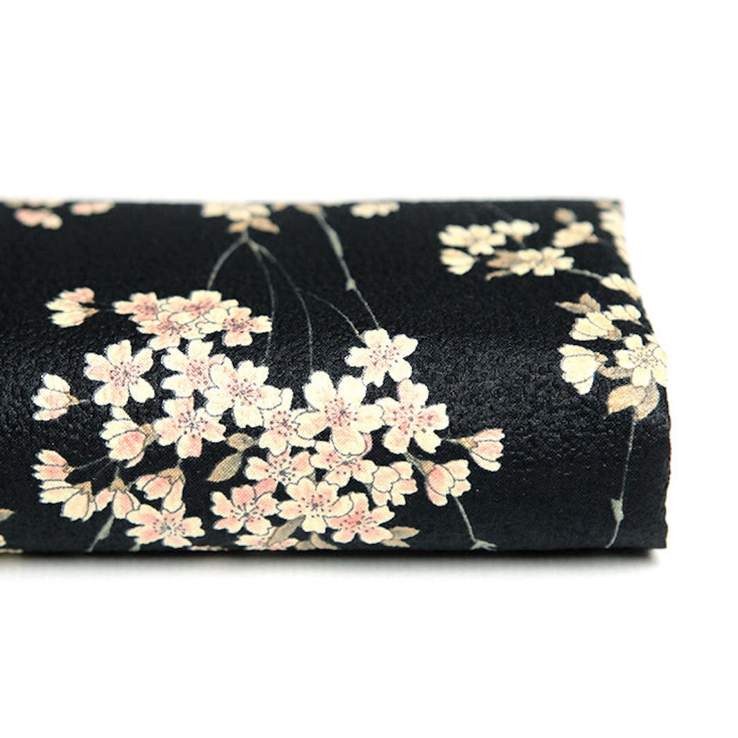 photo packshot du rouleau du tissu japonais aux motifs de fines branches de fleurs de cerisier dans les tons noirs, crème et rose clair T333
