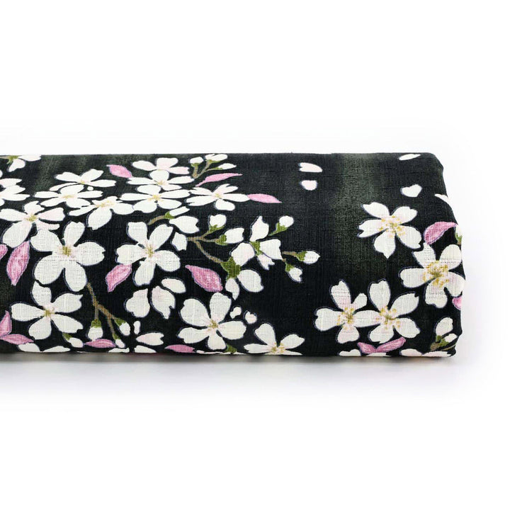 photo packshot du rouleau du tissu japonais aux motifs de fleurs de cerisier dessinées dans les tons noirs, roses et vert T552