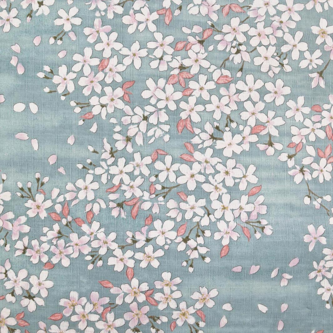 photo packshot du tissu japonais aux motifs de fleurs de cerisier dessinées dans les tons bleu gris, rose corail et blanc T551