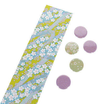 photo packshot avec une vue de biais du pêle-mêle tapissé du papier japonais aux motifs d'ondulations fleuries dans les tons jaunes, verts, bleus, mauve, vert d'eau, lilas et dorés M1001 adeline klam