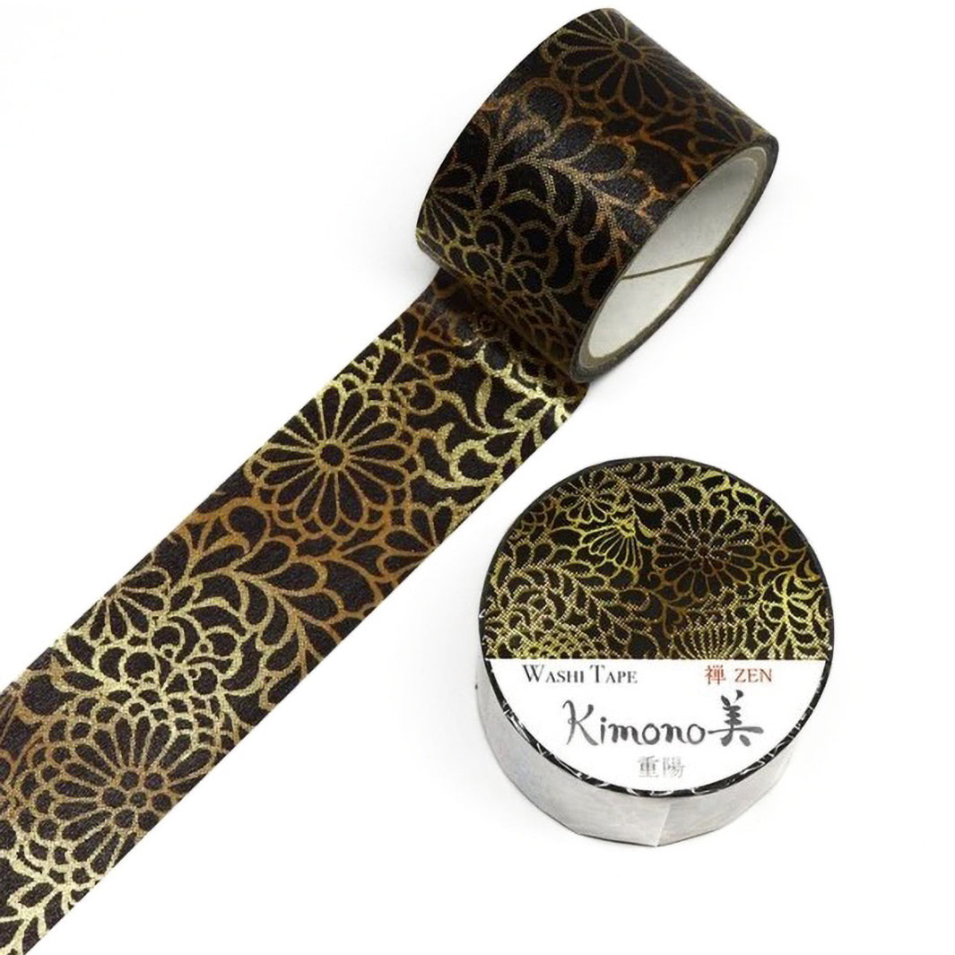 photo packshot d'un masking tape au motifs de chrysanthèmes dorées sur fond noir