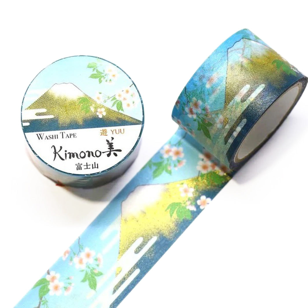 photo packshot d'un masking tape au motifs de mont fuji dans les tons bleus, verts, blancs et dorés