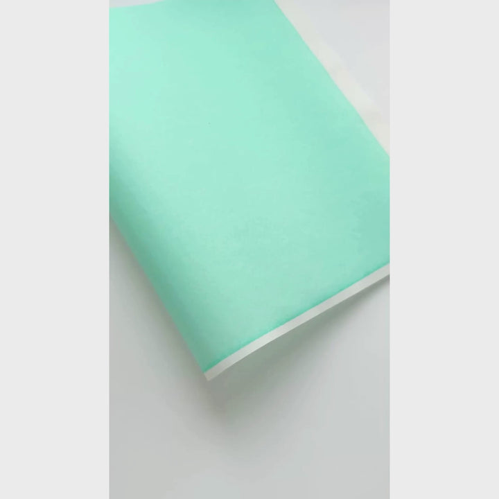 vidéo de démonstration du papier japonais yuzen chiyogami uni de couleur vert d'eau adeline klam (U505)