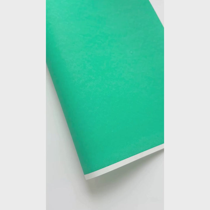 vidéo de démonstration du papier japonais yuzen chiyogami uni de couleur vert menthe adeline klam (U595)