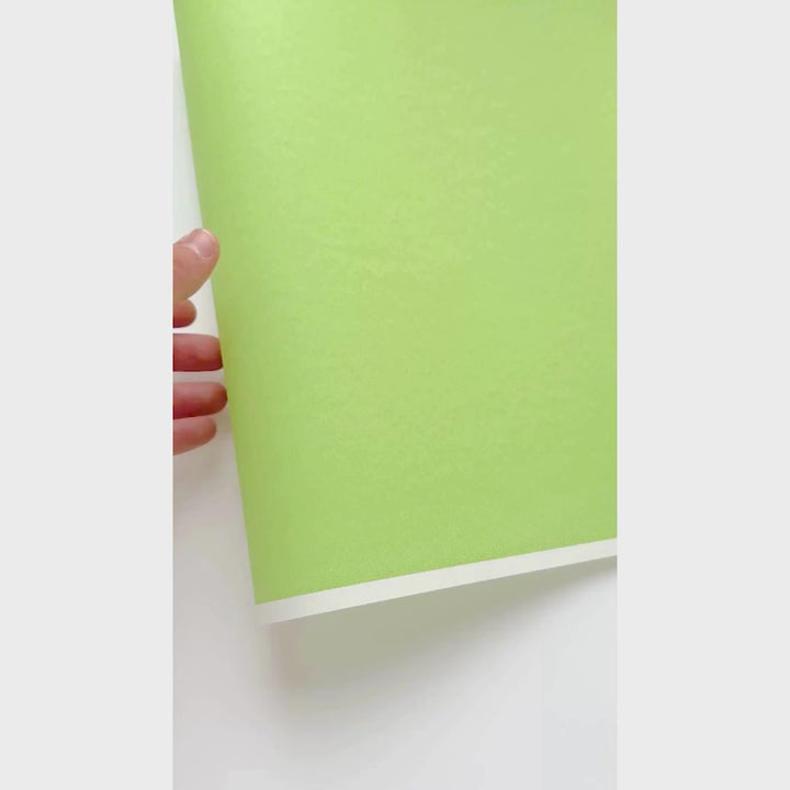 vidéo de démonstration du papier japonais yuzen chiyogami uni de couleur vert jardin adeline klam (U594)