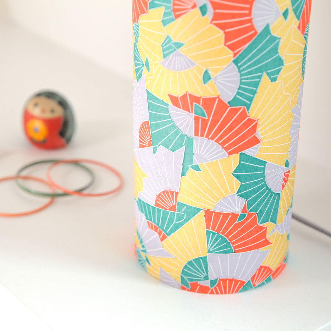 Lampe Japonaise à Poser -  Éventails Graphiques - Jaune, Mauve Pâle, Turquoise et Orange Vif - M881