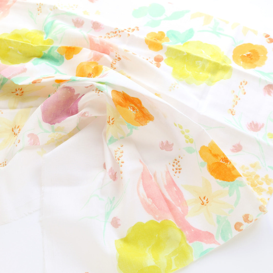 Tissu Japonais - Fleurs Aquarelle - Jaune, Orange, Rose, et Vert - T489