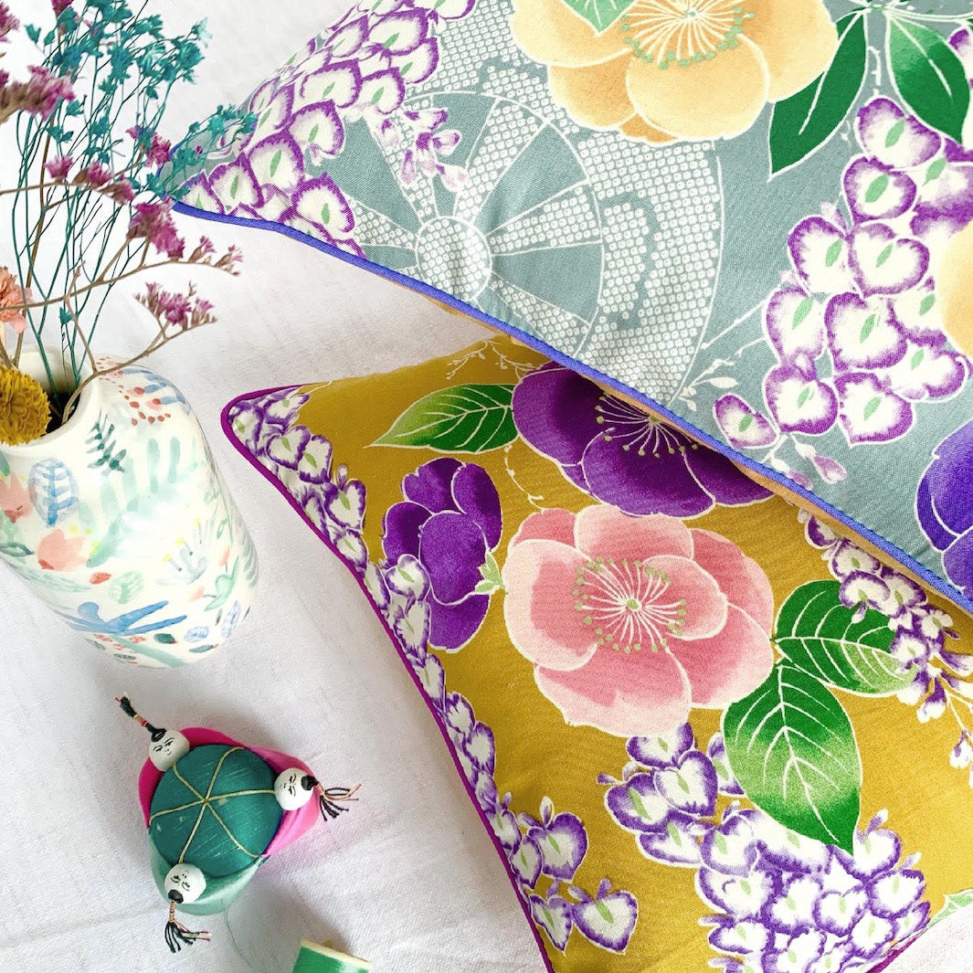 Tissu Japonais - Glycines, Camélias et Roues - Bleu Gris, Jaune et Violet - T501
