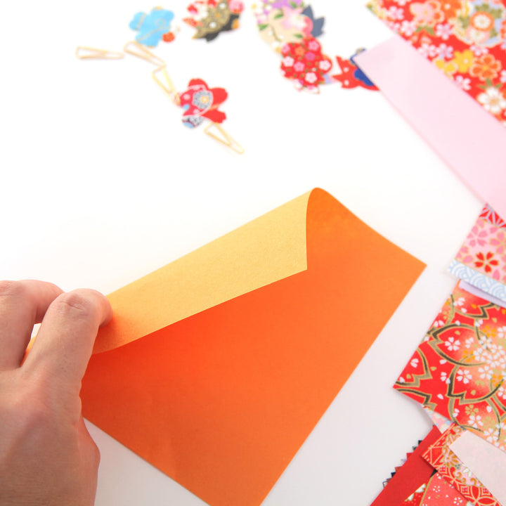 40 Papiers Origami et Stickers - 15 x 15 cm - Motifs Traditionnels et Unis - Mélange Aléatoire