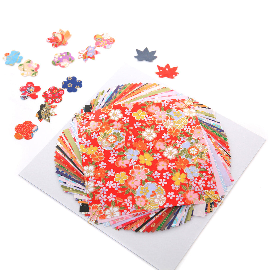 40 Papiers Origami et Stickers - 15 x 15 cm - Motifs Traditionnels et Unis - Mélange Aléatoire