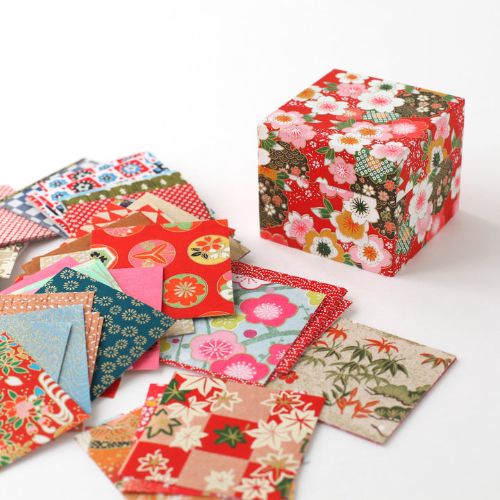 200 Papiers Origami - 6 x 6 cm - Motifs variés - Traditionnel - Boîte Rouge