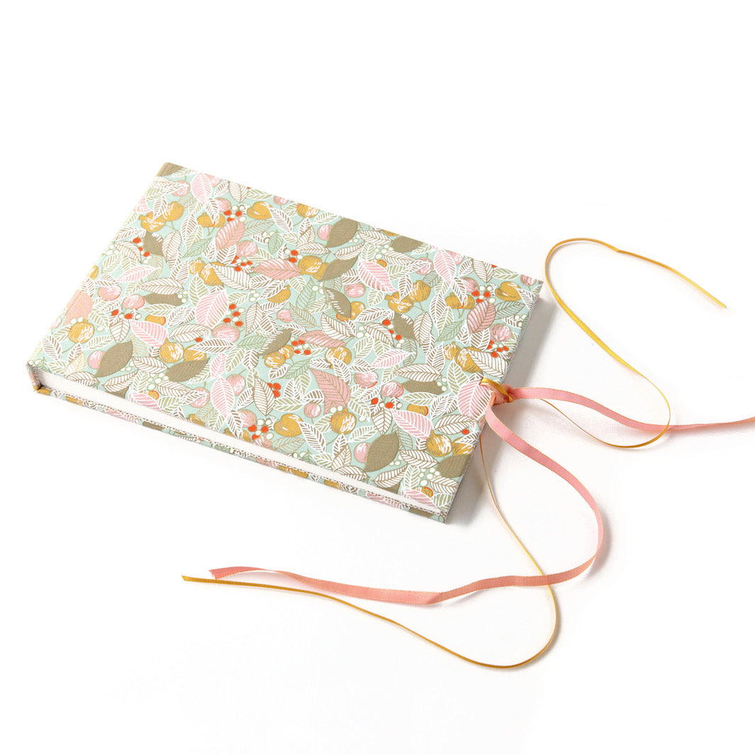 Album Photo en Papier Japonais - Feuilles, Baies et Fruits - Vert Sauge, Rose et Jaune Paille - M898 - Petit Rectangle
