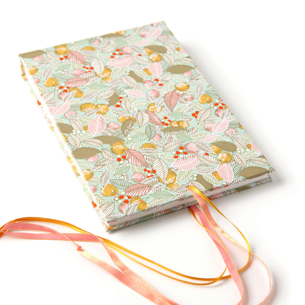 Album Photo en Papier Japonais - Feuilles, Baies et Fruits - Vert Sauge, Rose et Jaune Paille - M898 - Petit Rectangle