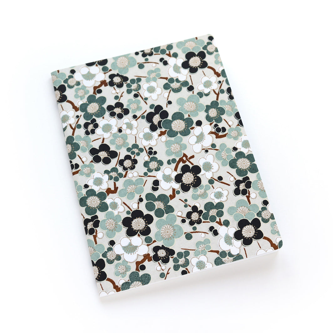 Carnet Papier Japonais - Grandes Fleurs de Prunier - Noir et Gris - M452