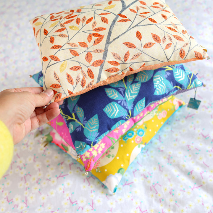 Coussin en Tissus Japonais - Gros Branchages et Écailles Coquillage - Bleu, Vert, Jaune et Parme