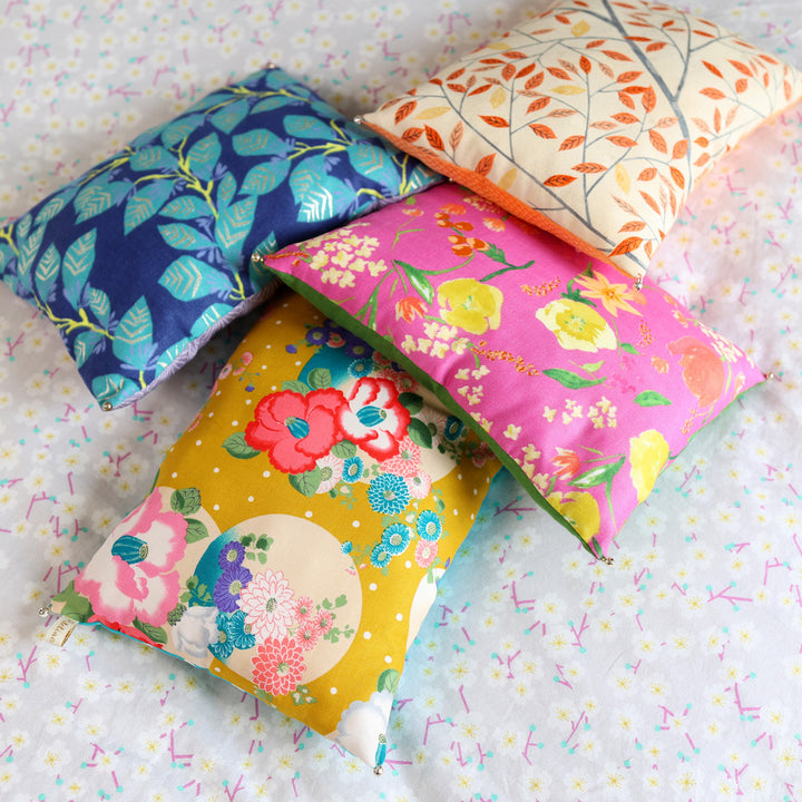 Coussin en Tissus Japonais - Fleurs Variées et Pois - Jaune Moutarde, Rose, Violet et Bleu Turquoise