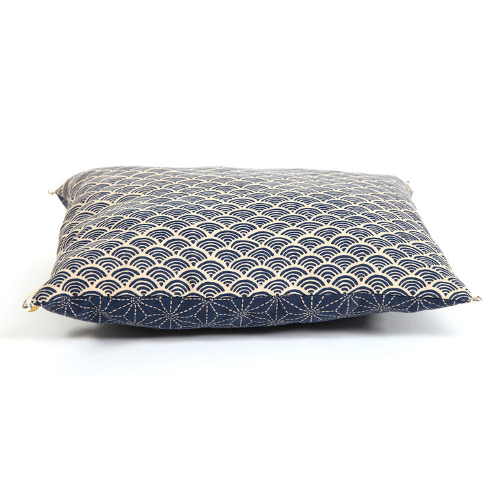 Coussin en Tissus Japonais - Étoiles et Vagues - Bleu Marine et Beige
