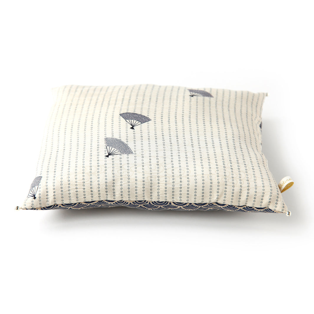 Coussin en Tissus Japonais - Éventails et Vagues - Beige et Bleu Marine