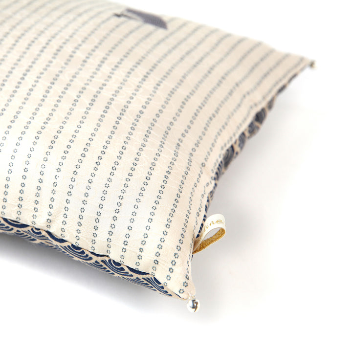 Coussin en Tissus Japonais - Éventails et Vagues - Beige et Bleu Marine