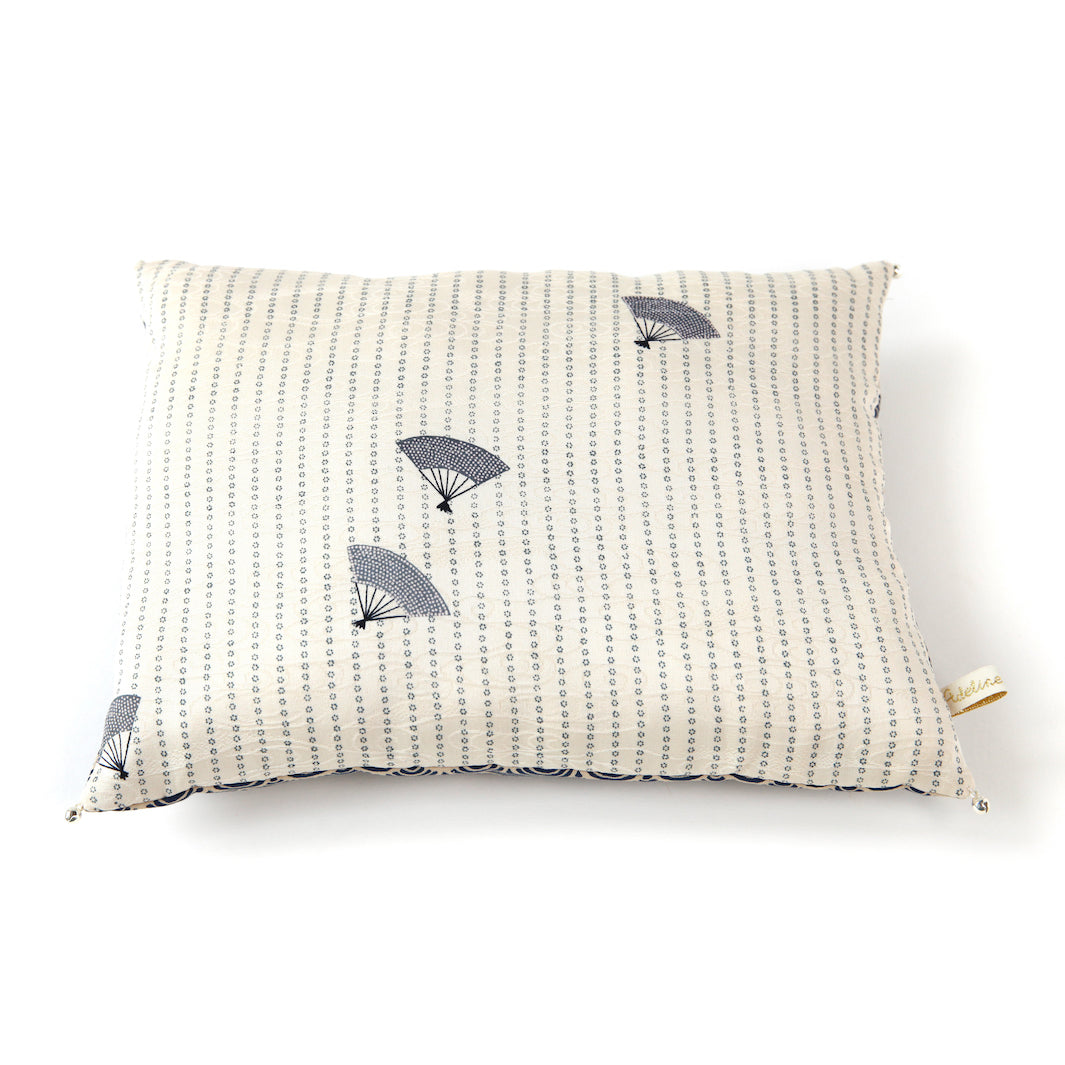 Coussin en Tissus Japonais - Éventails et Vagues - Beige et Bleu Marine