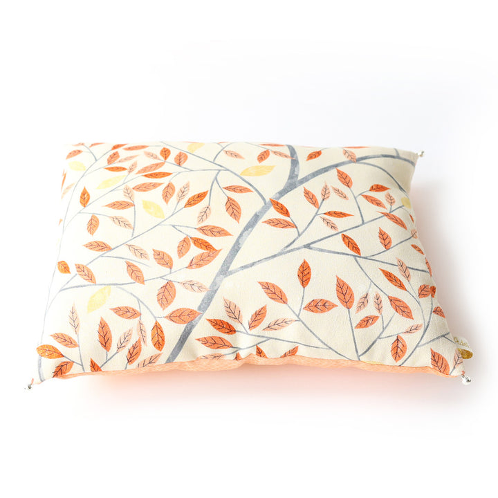 Coussin en Tissus Japonais - Feuilles d'Automne et Écailles - Jaune, Orange et Gris