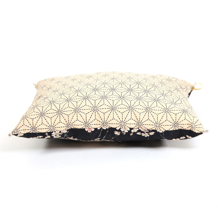 Coussin en Tissus Japonais - Fleurs de Cerisier et Étoiles - Noir, Beige et Rose Pâle