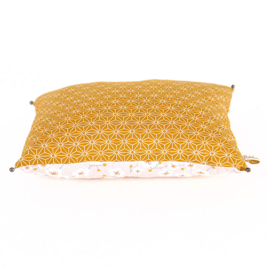 Coussin en Tissus Japonais - Fleurs de Cerisier et Étoiles - Rose Pâle et Moutarde