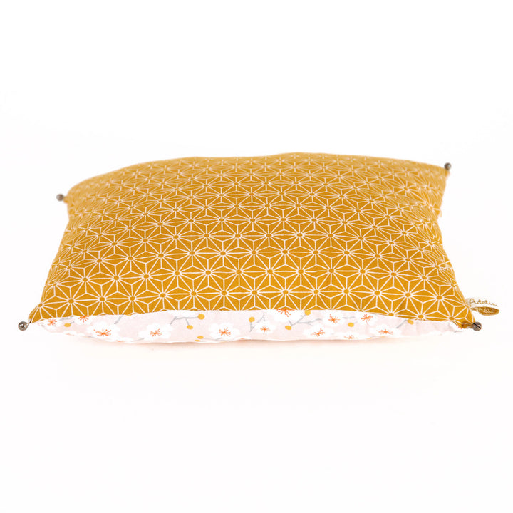 Coussin en Tissus Japonais - Fleurs de Cerisier et Étoiles - Rose Pâle et Moutarde