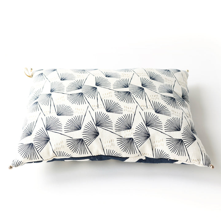 Coussin en Tissus Japonais - Oiseaux et Plantes Graphiques - Bleu Marine, Blanc Cassé et Or