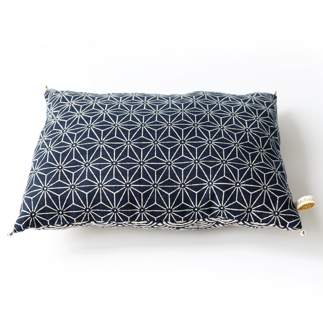 Coussin en Tissus Japonais - Vagues et Étoiles Traditionnelles - Bleu Marine et Beige