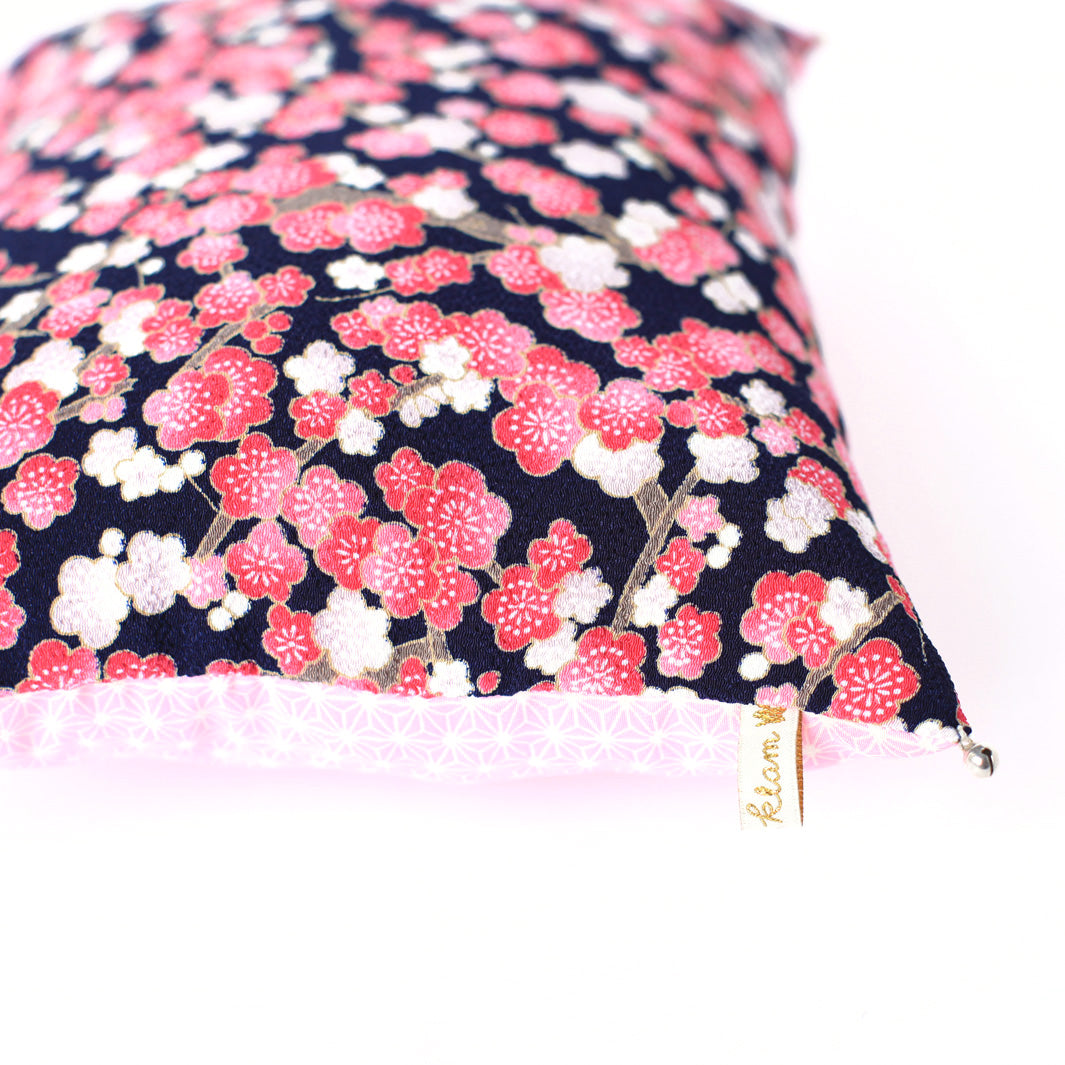 Coussin en tissu japonais - Fleurs de Prunier et Étoiles