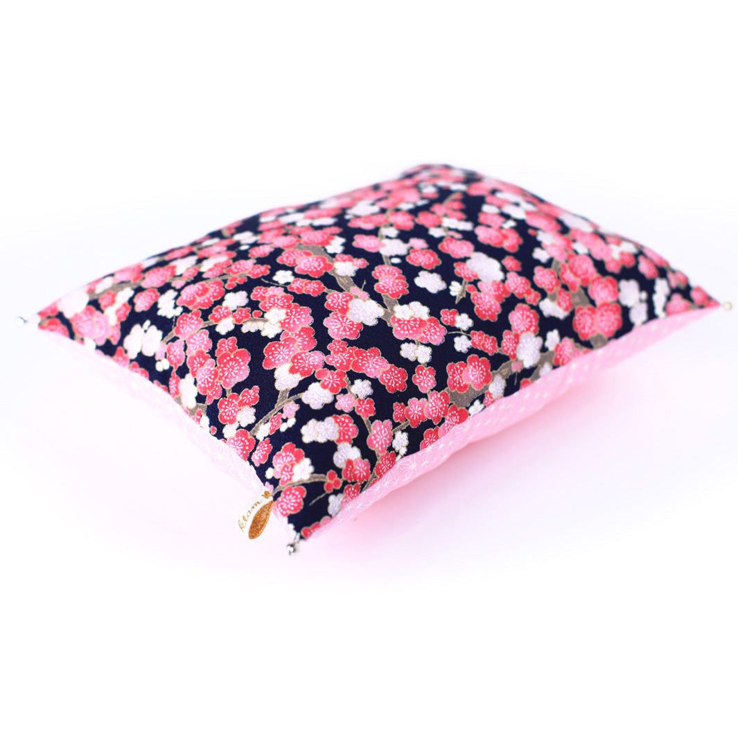 Coussin en tissu japonais - Fleurs de Prunier et Étoiles