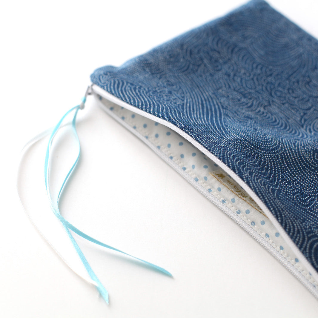 Trousse Plate en Tissus Japonais - Vagues Réalistes - Bleu