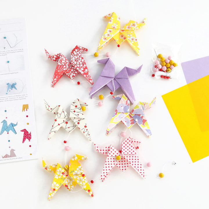 Kit Guirlande de Chevaux en origami - Jaune, Rose, Rouge, Violet, et Blanc  - Canari - A3