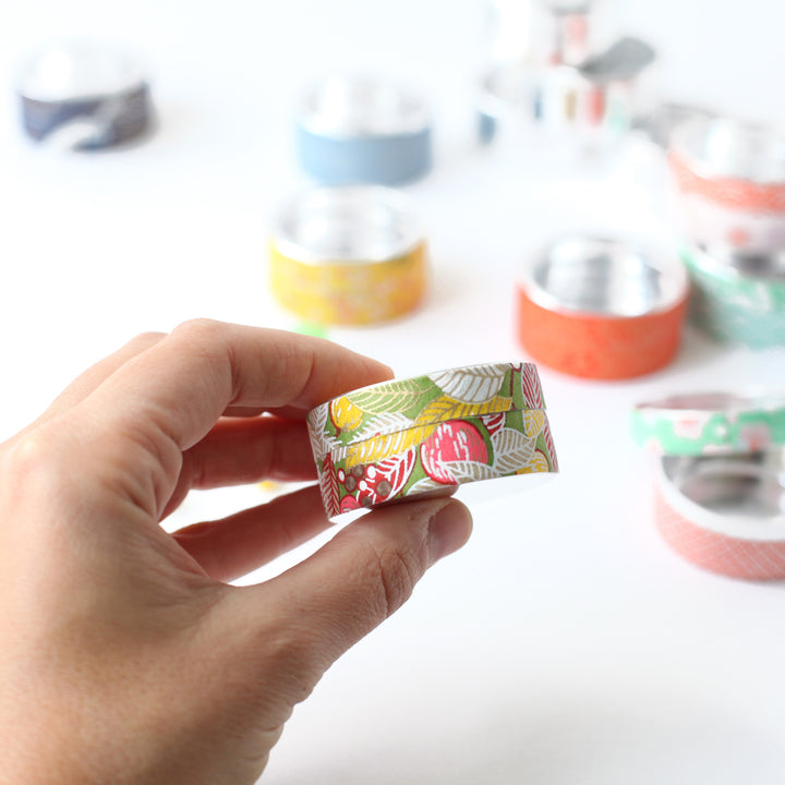 Lot de 12 petites boîtes en métal