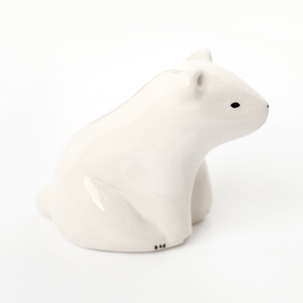 Ours Blanc Assis en céramique - Dodo Toucan