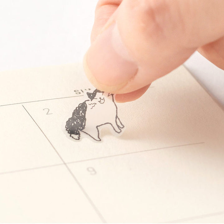 photo de mise en situation d'un sticker de la planche de 64 stickers « chats » repositionnables de la marque midori