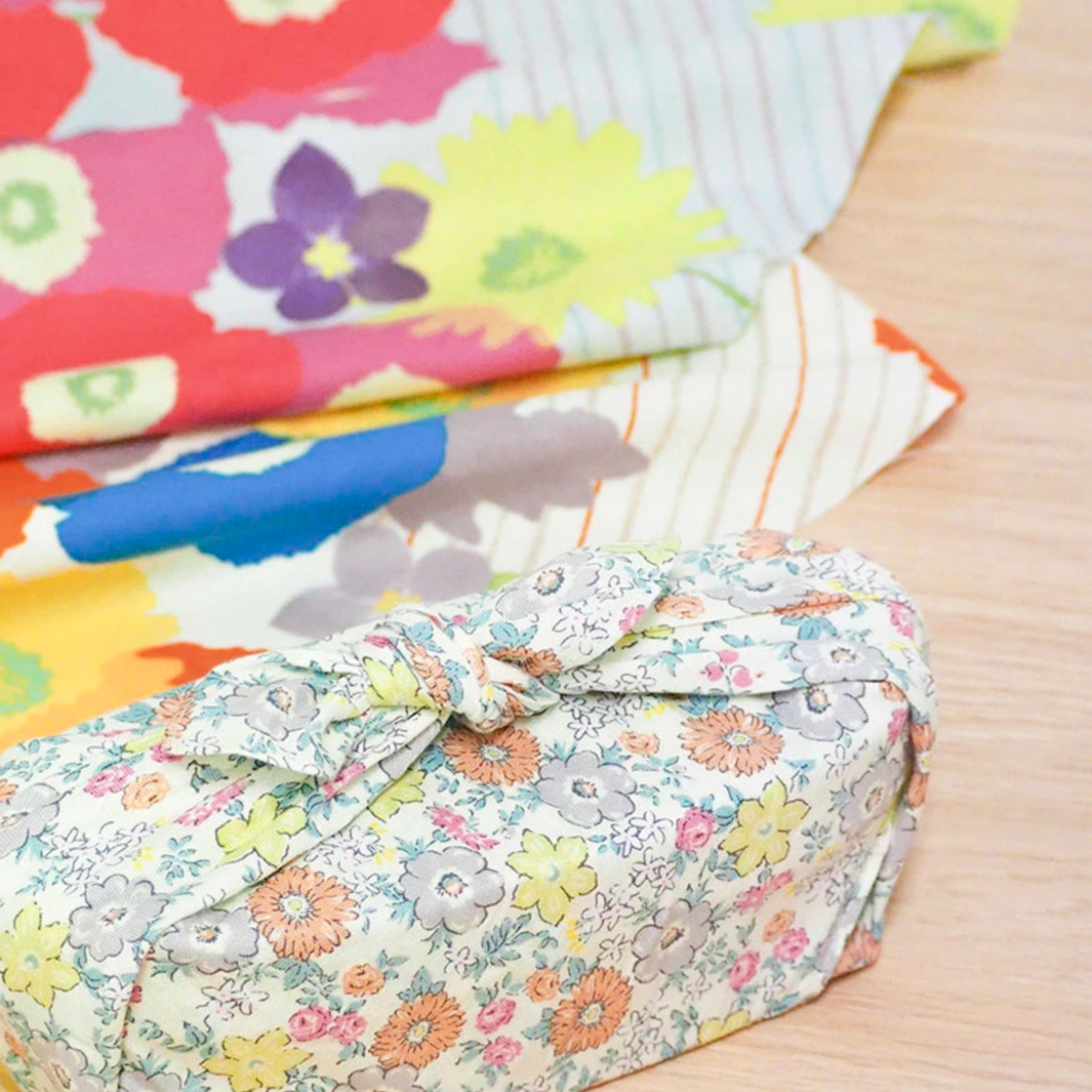 Furoshiki - Grosses Fleurs, Rouge, Rose, Jaune et Violet - Cohare - 70x70cm