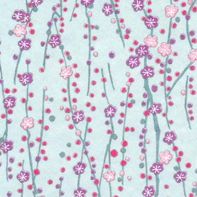 papier japonais aux motifs de branches en fleurs bleus et violets adeline klam de 10cm par 10cm