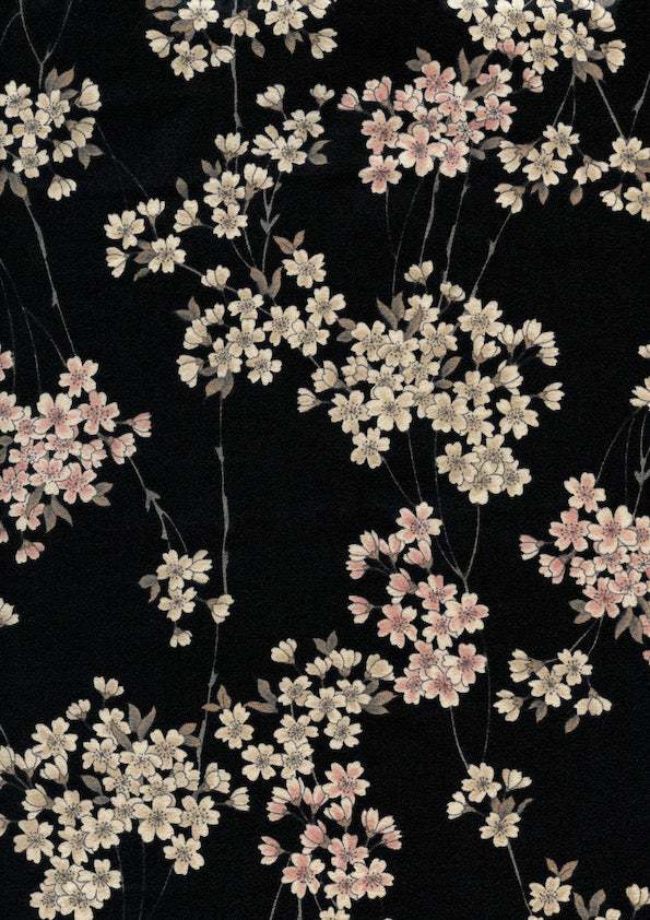 photo packshot du tissu japonais aux motifs de fines branches de fleurs de cerisier dans les tons noirs, crème et rose clair T333